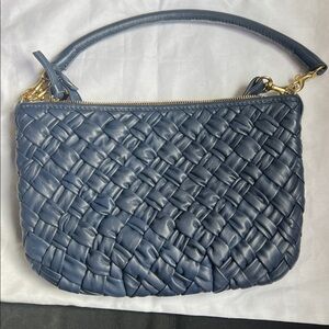 CLARE V Petite Moyen Woven Leather Navy EUC